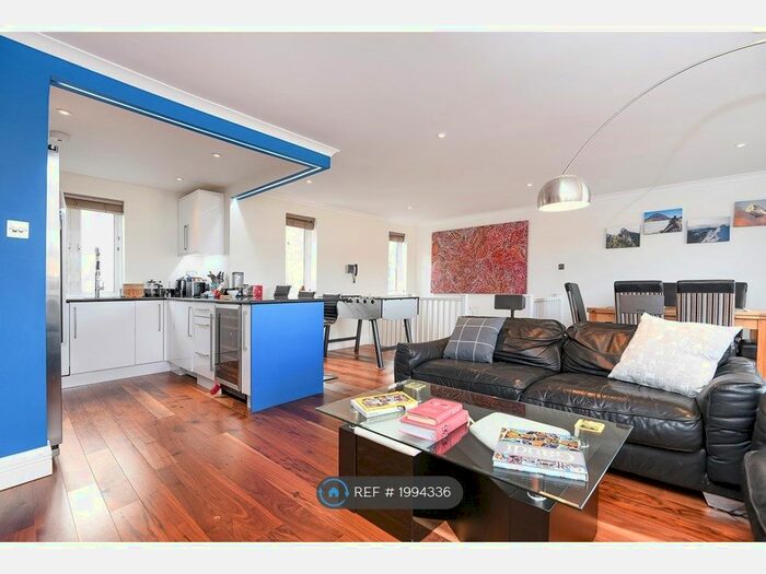 2 Bedroom Maisonette To Rent In Clapham High Street, London, SW4