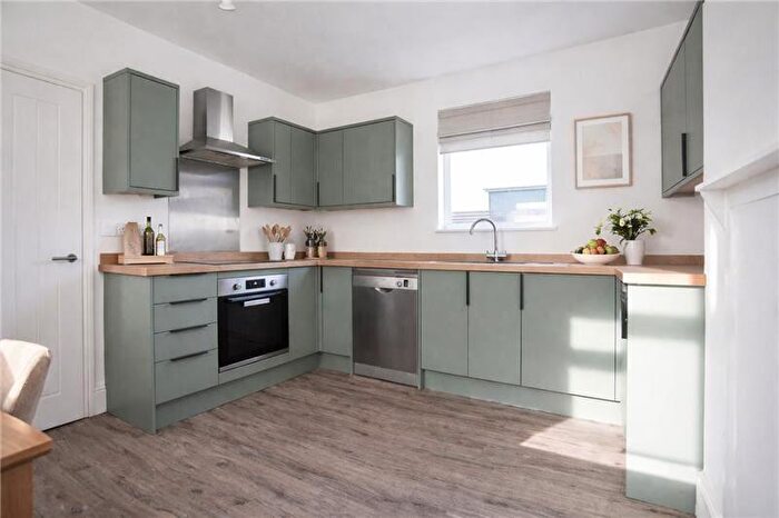 6 Bedroom End Of Terrace House To Rent In Bromley Road, Bishopton, BS7