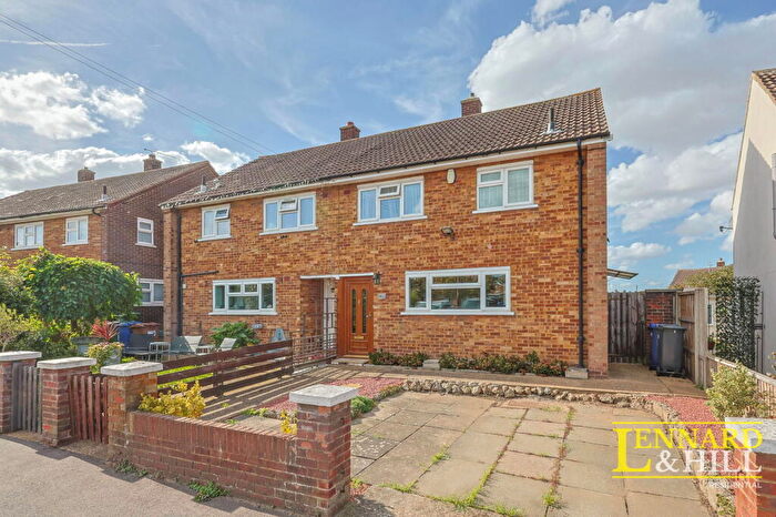 3 Bedroom Semi-Detached House For Sale In Crammavill Street, Stifford Clays, Grays, RM16