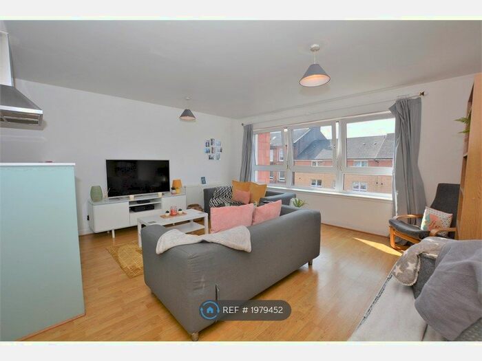 2 Bedroom Flat To Rent In Finlay Drive, Glasgow, G31