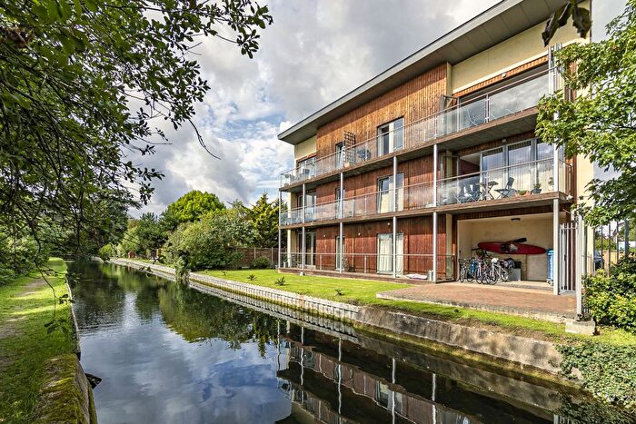 2 Bedroom Flat To Rent In Firs Lane, London, N21