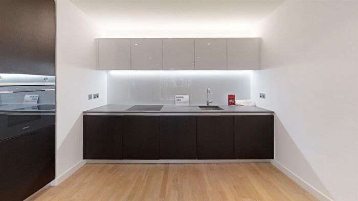 1 Bedroom Flat For Sale In Pump House Crescent, Brentford, TW8