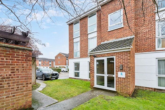 2 Bedroom Flat To Rent In Ravensmede Way, London, W4