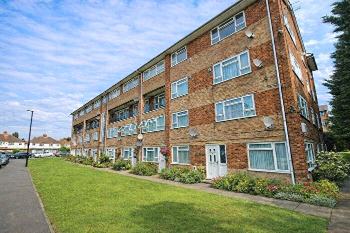 3 Bedroom Flat To Rent In Travellers Way, Hounslow, Greater London, TW4