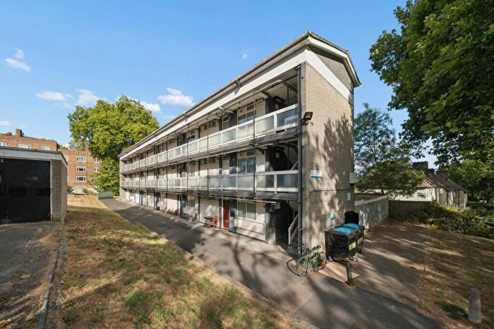 1 Bedroom Flat To Rent In Hillcrest, Sunray Avenue, SE24