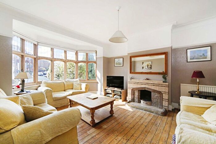 4 Bedroom Semi-Detached House To Rent In Woodbourne Avenue, Streatham, SW16