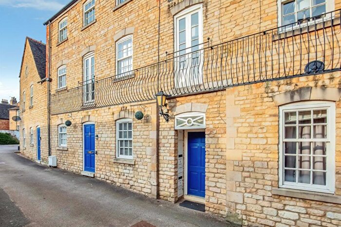 2 Bedroom Apartment For Sale In All Saints Mews, Stamford, PE9