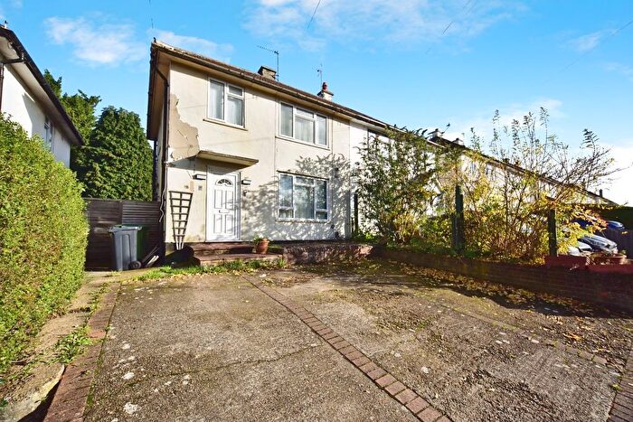 3 Bedroom Semi Detached House For Sale In Middlesex Road, Maidstone, Kent, ME15