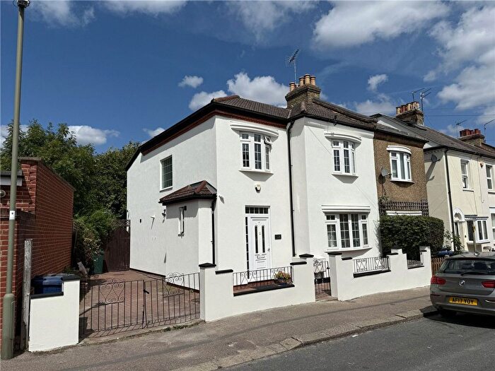 4 Bedroom Semi-Detached House For Sale In Jackson Road, Barnet, EN4