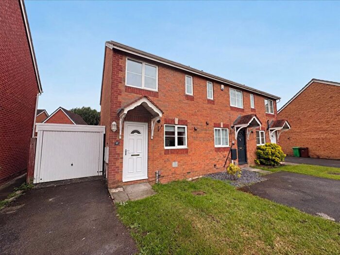 2 Bedroom End Of Terrace House To Rent In Bullfinch Road, Nottingham, NG6