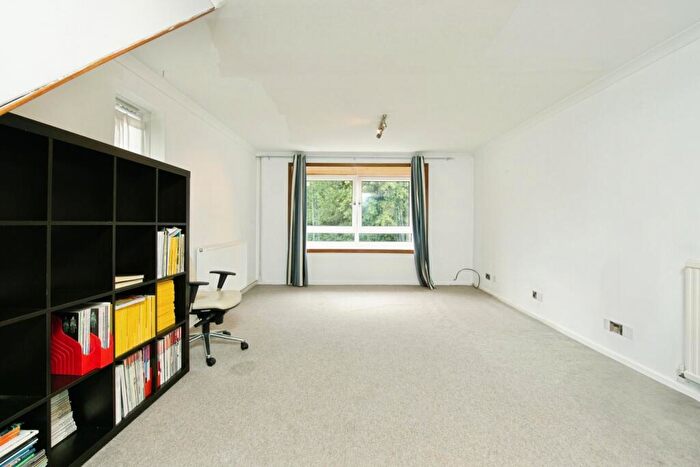 2 Bedroom Flat For Sale In Tidenham Gardens, Croydon, Surrey, CR0