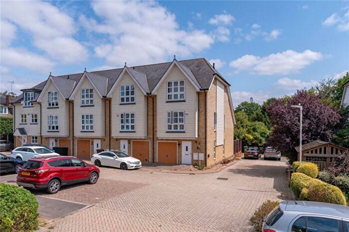 4 Bedroom End Of Terrace House For Sale In Frigenti Place, Maidstone, ME14