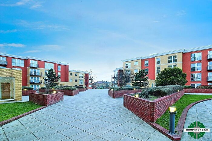 2 Bedroom Flat To Rent In Memorial Heights, Monarch Way, IG2