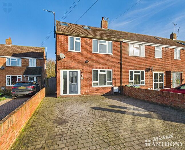 4 Bedroom End Terrace House For Sale In Narbeth Drive, Aylesbury, HP20