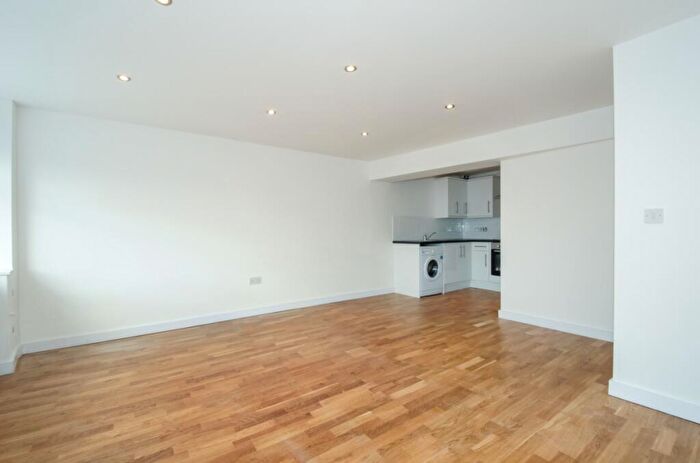 2 Bedroom Flat To Rent In Rye Lane, Peckham, London, SE15