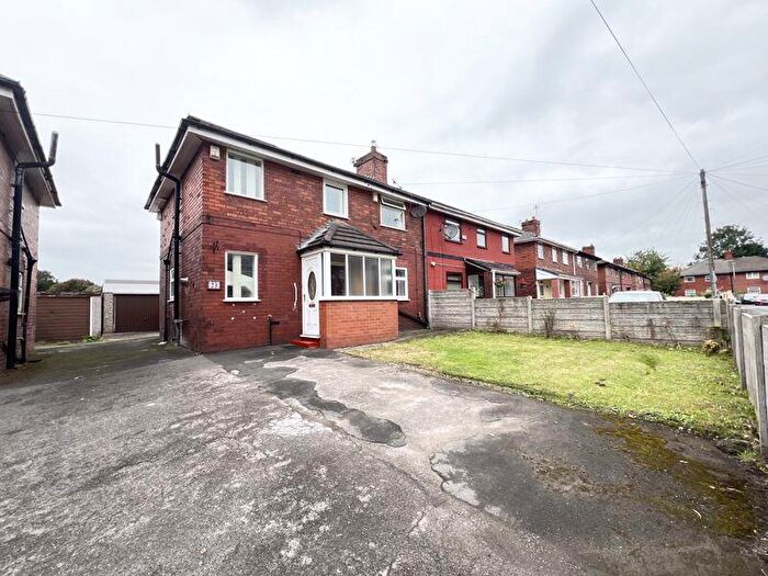3 Bedroom Flat To Rent In Bradfield Avenue, Salford, M6