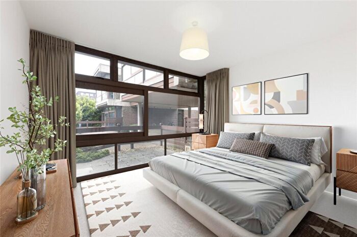 2 Bedroom Apartment For Sale In Cabanel Place, Lambeth, London, SE11 - Photo 2