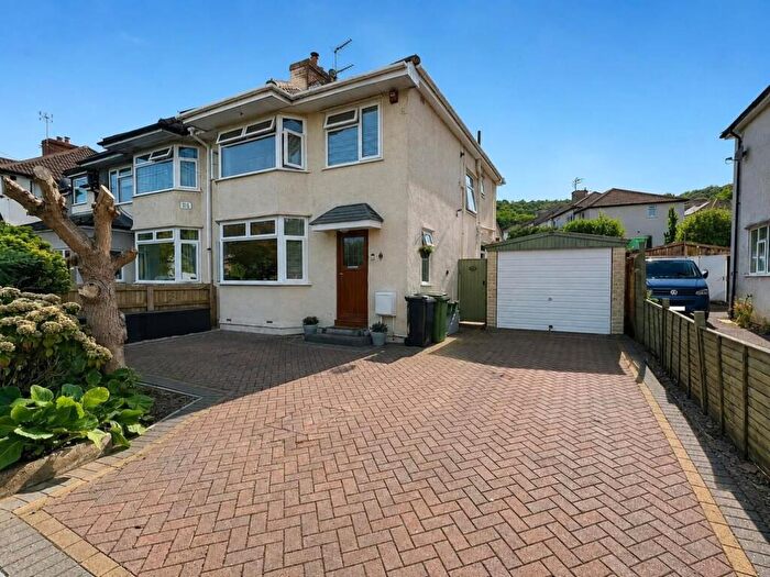 3 Bedroom Semi-Detached House For Sale In Jubilee Road, Dursley, GL11