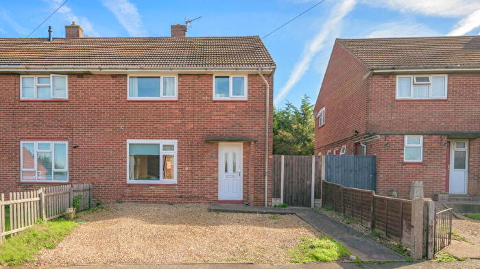 3 Bedroom Semi-Detached House For Sale In Christchurch Road In Grantham, NG31