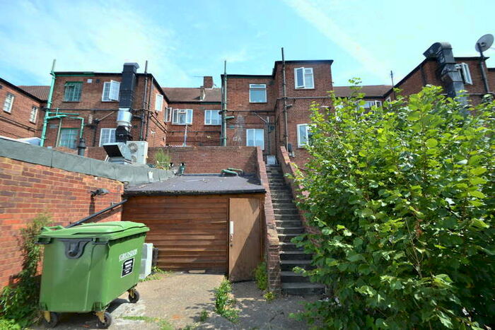 3 Bedroom Maisonette Flat To Rent In Tolworth Broadway, KT6