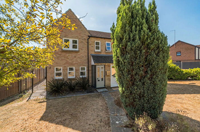 3 Bedroom Semi Detached House For Sale In Mallowdale Road, Bracknell, Berkshire, RG12