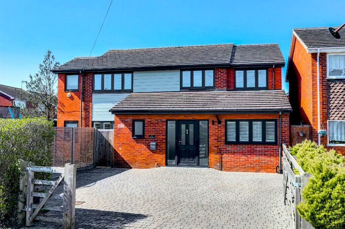 4 Bedroom Detached House For Sale In High Street, Henlow, Bedfordshire, SG16