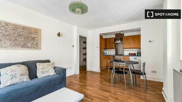 2 Bedroom Flat To Rent In Flat - Lion Court, SE1