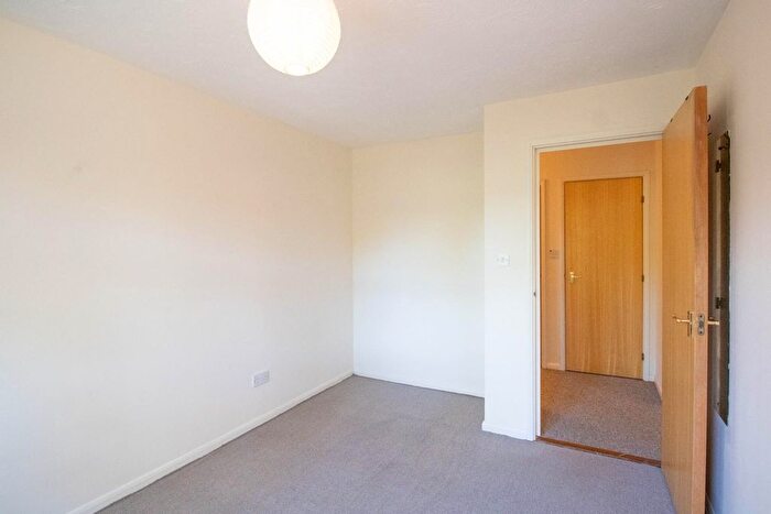 2 Bedroom Flat To Rent In Blackthorn Close, Cambridge, CB4