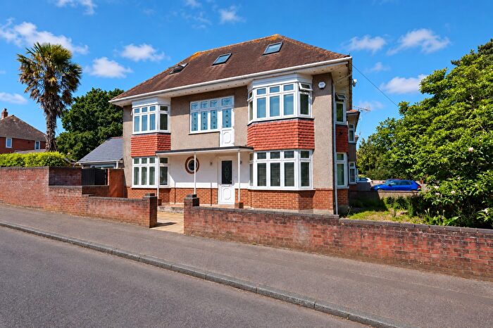 6 Bedroom Detached House To Rent In Lydford Road, Bournemouth, BH11