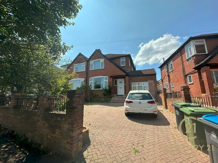 5 Bedroom Apartment To Rent In Southwood Drive, Surbiton, KT5