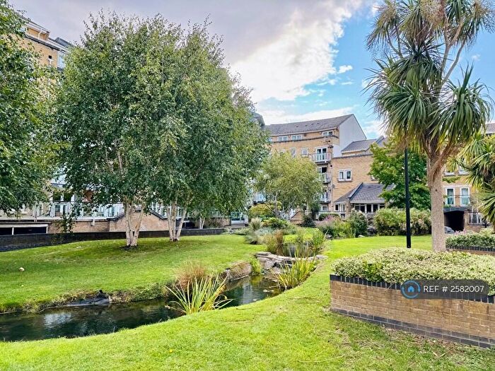 2 Bedroom Flat To Rent In Woodland Crescent, London, SE16