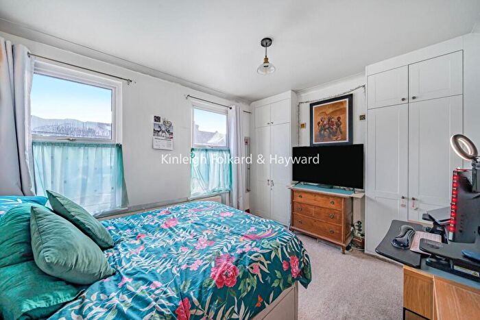 3 Bedroom Terraced House For Sale In Stanley Road, Bounds Green, N11