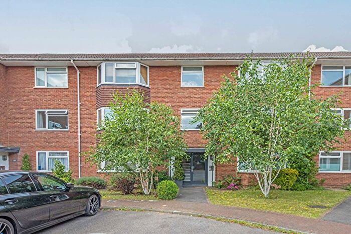 3 Bedroom Flat To Rent In Anglesea Road, Kingston, KT1