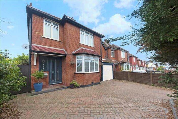 4 Bedroom House To Rent In Terrace Road, Walton-on-thames, Surrey, KT12