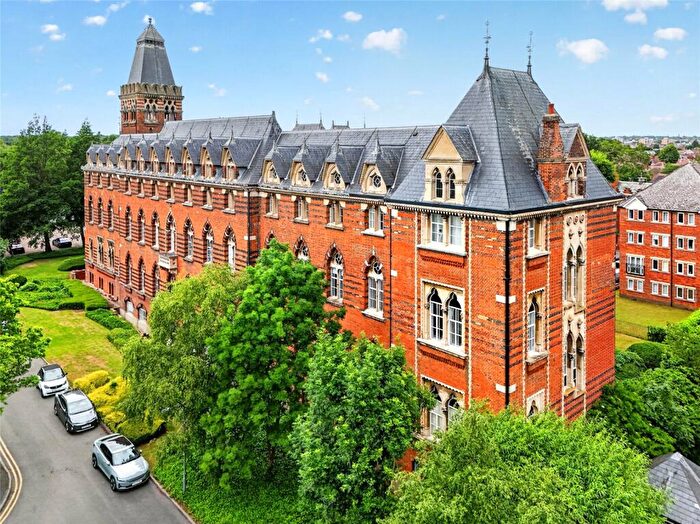 2 Bedroom Apartment For Sale In Victory Road, Wanstead, London, E11