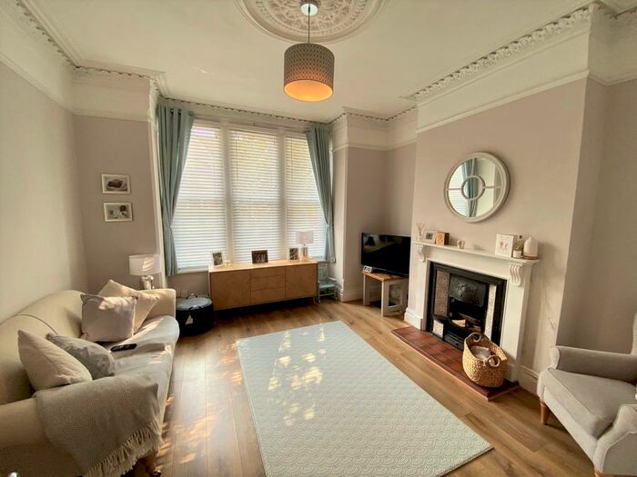 2 Bedroom Apartment To Rent In Holmdene Avenue, Herne Hill, London, SE24