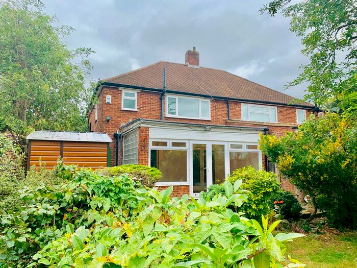 3 Bedroom Semi-Detached House To Rent In Chigwell, Essex, IG7