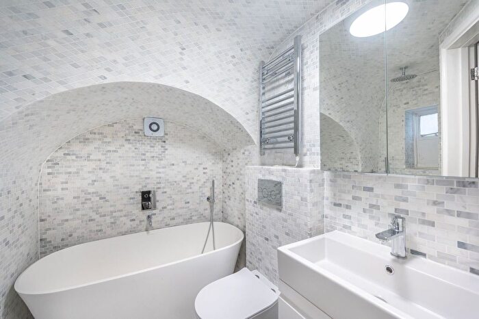 Studio To Rent In Gloucester Terrace, Royal Oak, London, W2