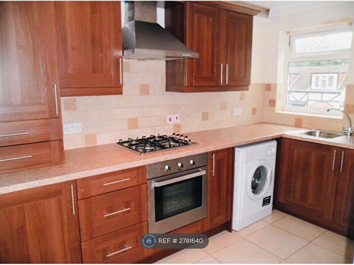 2 Bedroom Flat To Rent In Richmond Park Road, Bournemouth, BH8