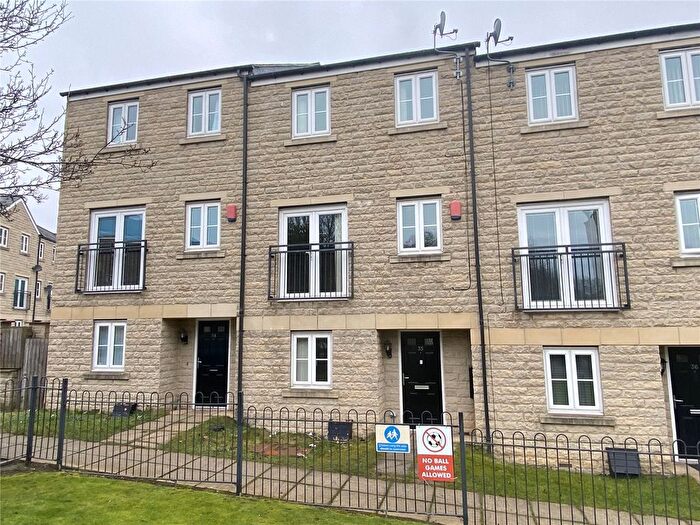 4 Bedroom Terraced House To Rent In Rotary Close, Dewsbury, WF13