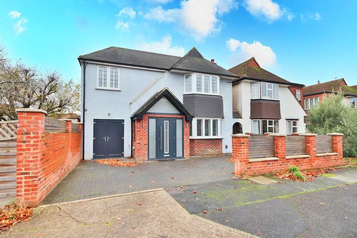 4 Bedroom Link Detached House To Rent In Minstead Way, New Malden, KT3