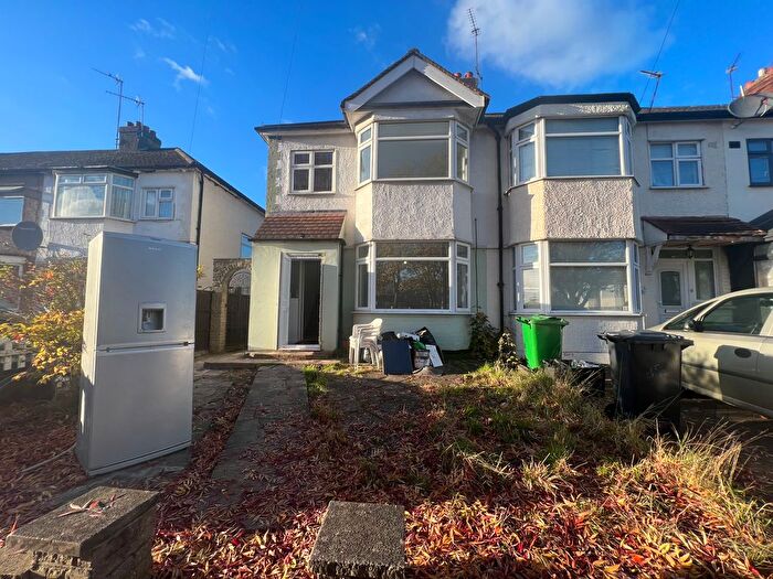 3 Bedroom Semi Detached Bungalow To Rent In Northfield Road, Waltham Cross, EN8