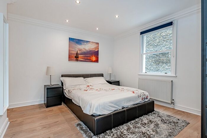 2 Bedroom Flat To Rent In Ashburn Gardens, London, SW7