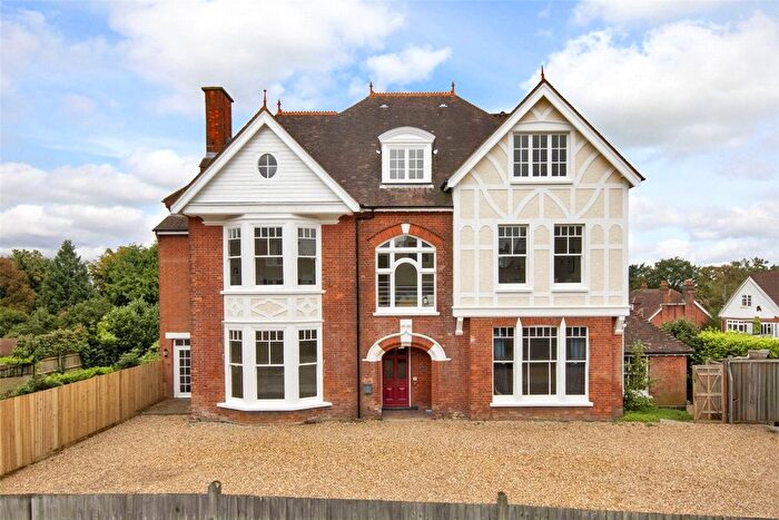 3 Bedroom Flat To Rent In Somerville Gardens, Tunbridge Wells, Kent, TN4