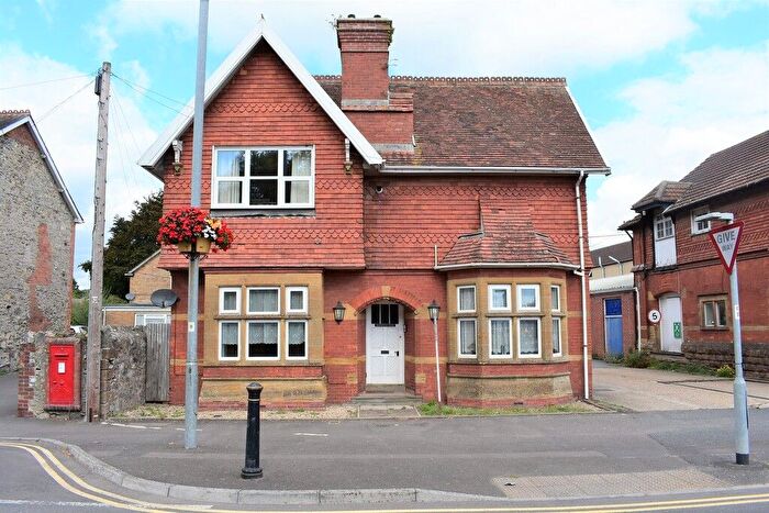 1 Bedroom Flat To Rent In East Street, Chard, TA20