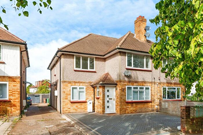 3 Bedroom Flat To Rent In Epsom Road, Sutton, SM3