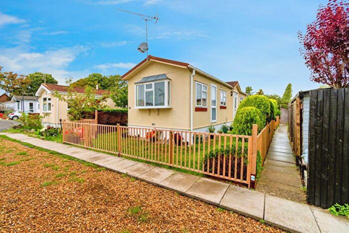 2 Bedroom Mobile/park Home For Sale In Avondale Park, Colden Common, Winchester, SO21