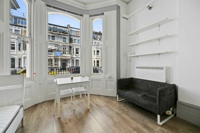 Studio To Rent In Sinclair Gardens, Brook Green, London, W14