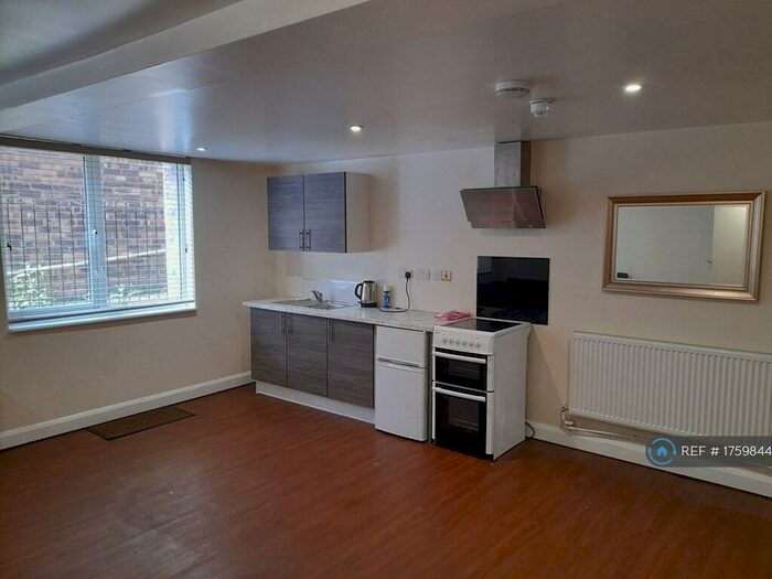 Studio To Rent In Market Place, Stoke-On-Trent, ST6