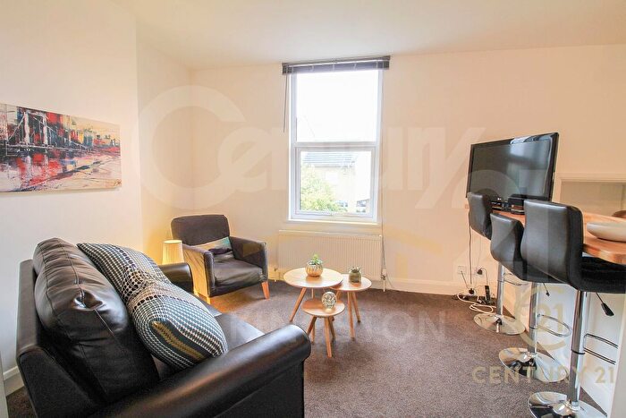 1 Bedroom Flat To Rent In King Charles Road, Berrylands, Surbiton, KT5